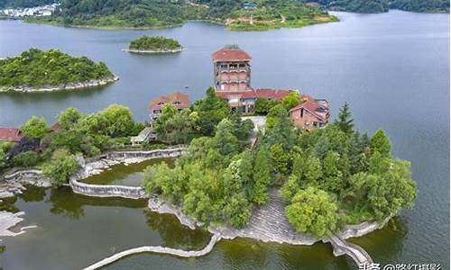 夏天去哪里旅游好玩又凉快的地方_夏天去哪个地方旅游凉快